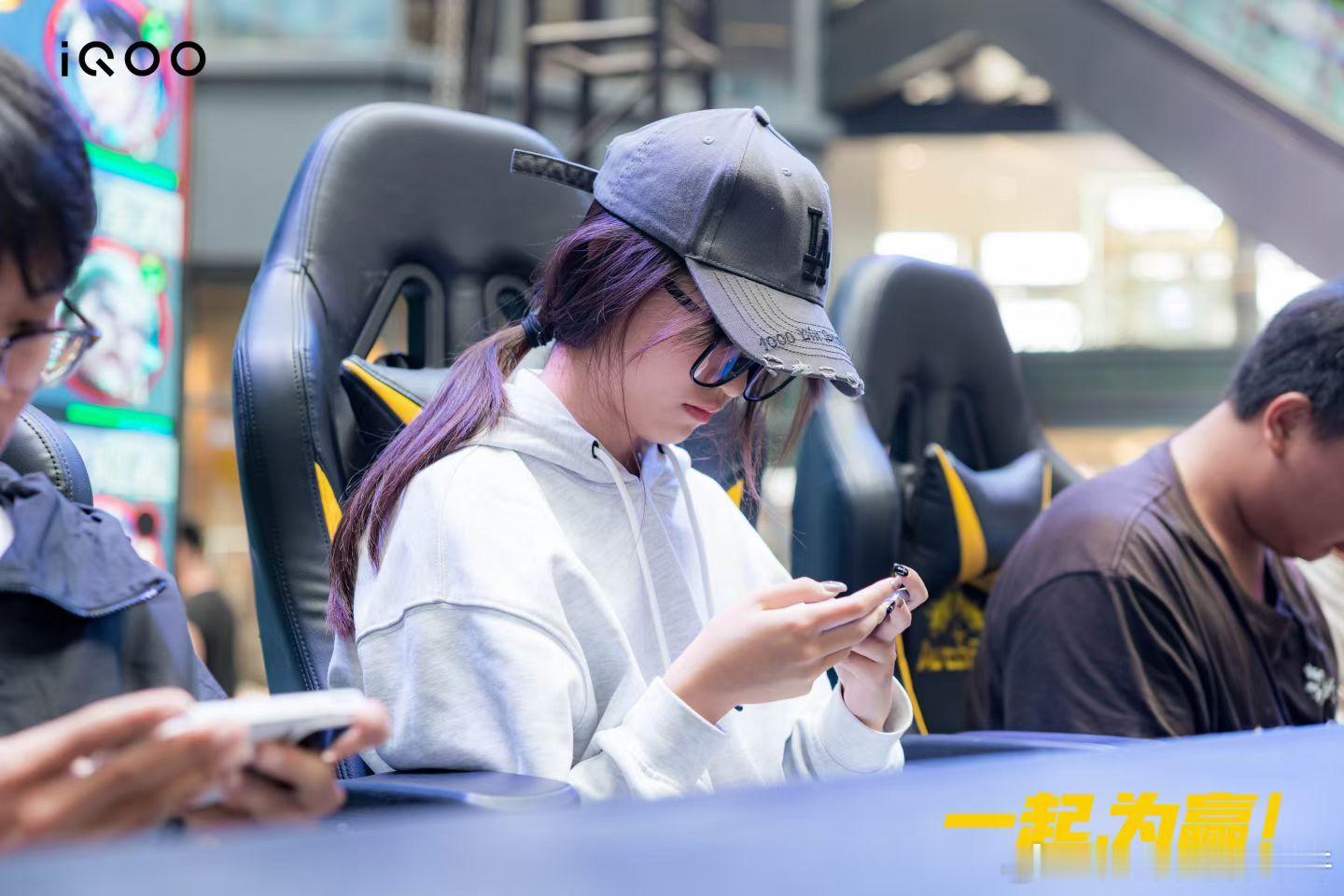 #iqoo[超话]# iQOO杯云南省赛有幸去参加了1V1结果还是没有打过同龄的人，兴趣和爱好缺一不可，iQOO也用了好几年了，正常比赛让我想起了在门店打比赛的时候，遇到的强队，没想到他们得了第一，真的很强，iQOO杯止步门店很不甘心，希望下次可以竞级省赛。门店赛也是英雄辈出。不得不服。
一起为赢让我想 ​