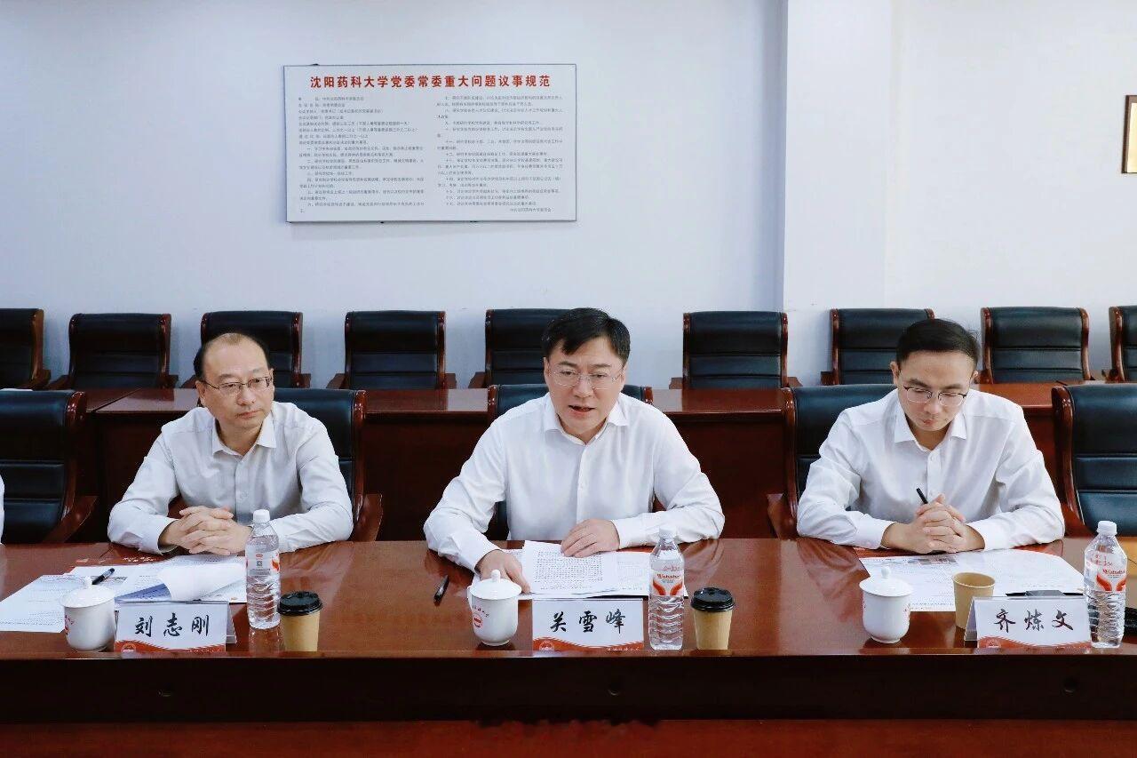 #沈阳药科大学携手华为制药军团# 
9月23日，华为制药军团一行到访沈阳药科大学，双方围绕“药学+人工智能”融合发展、科研协同创新、人才培养与成果转化开展深入交流。校企携手，以科技赋能医药产业，助力医药领域创新突破✨
[照相机]｜沈阳药科大学
[浪]｜​