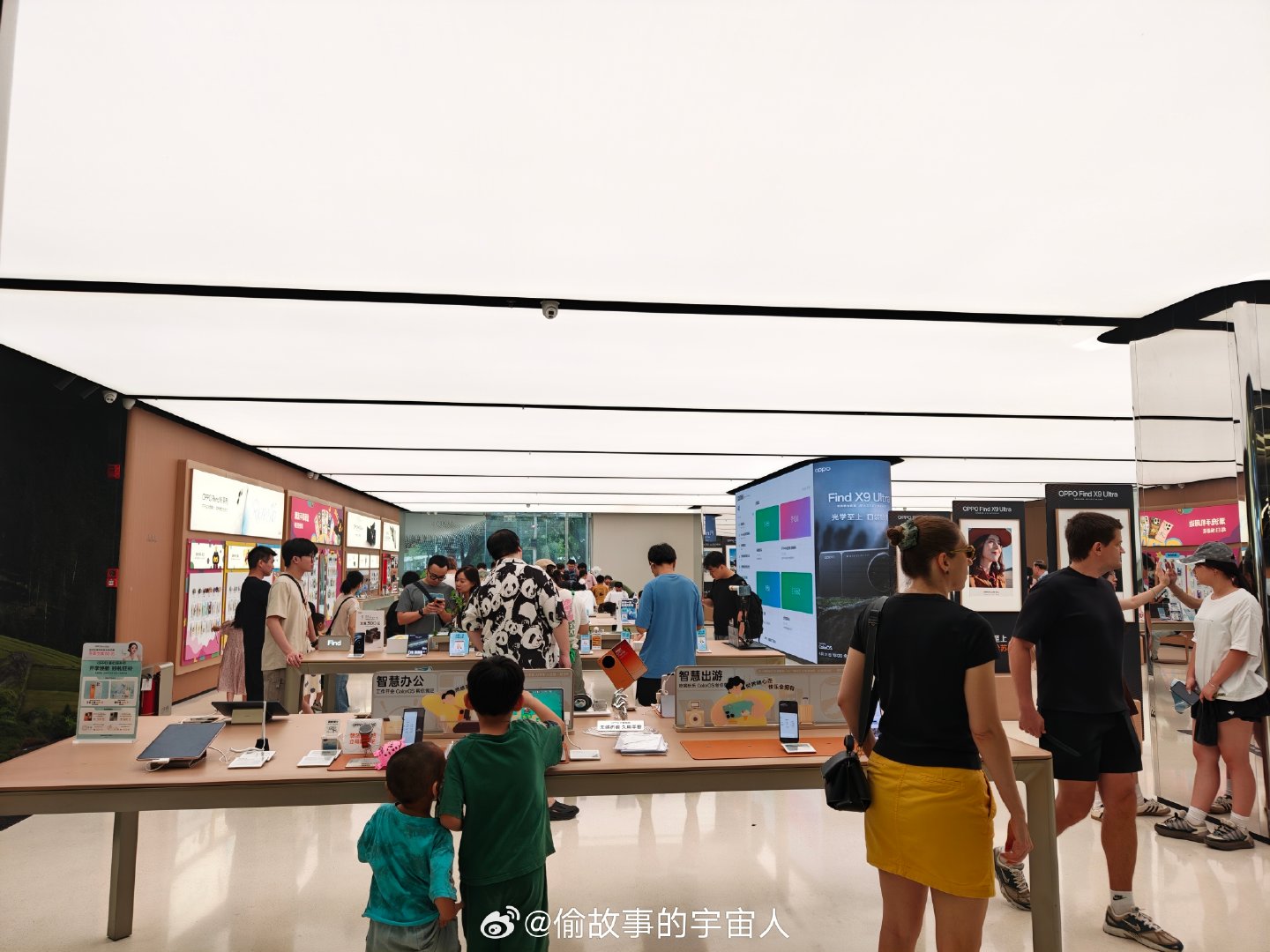 17 点的 oppo 正佳门店人流量 ​