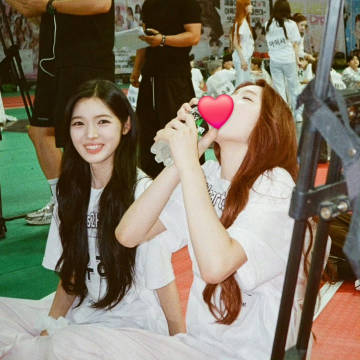 运动会谈恋爱被班主任调侃但娚朋友耍宝喝水中只能尴尬一笑