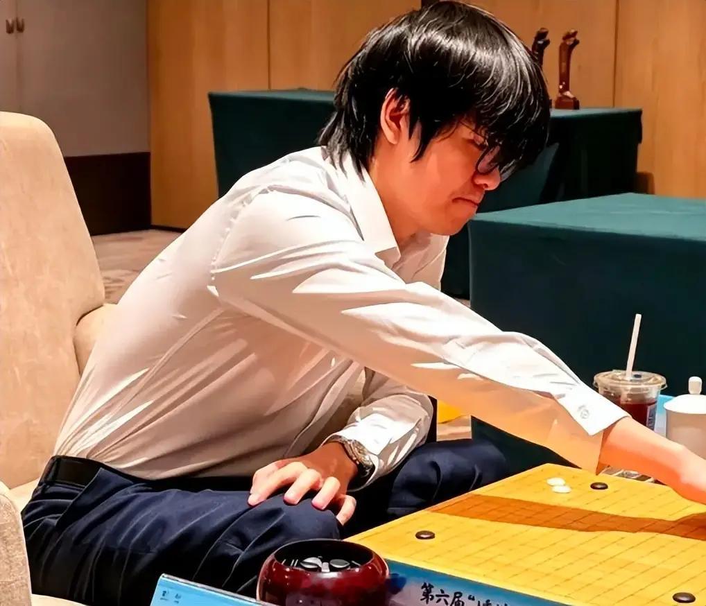   北京时间7月30日，第六届“嵊州杯”中国围棋王中王争霸赛落下帷...