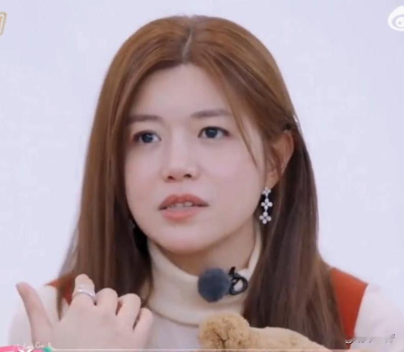 陈妍希回应只能演甜妹：不被定义，甜本身就是一种实力

被贴十几年甜妹标签？陈妍希的清醒回应太圈粉

近日陈妍希在采访中正面回应“只能演甜妹”的外界评价，坦言自己从不排斥甜妹标签，也不认为这是演艺道路上的局限。她表示每个年龄段都有不同的质感，甜也分很多种模样，比起强行推翻固有标签，更愿意顺着自身特质打