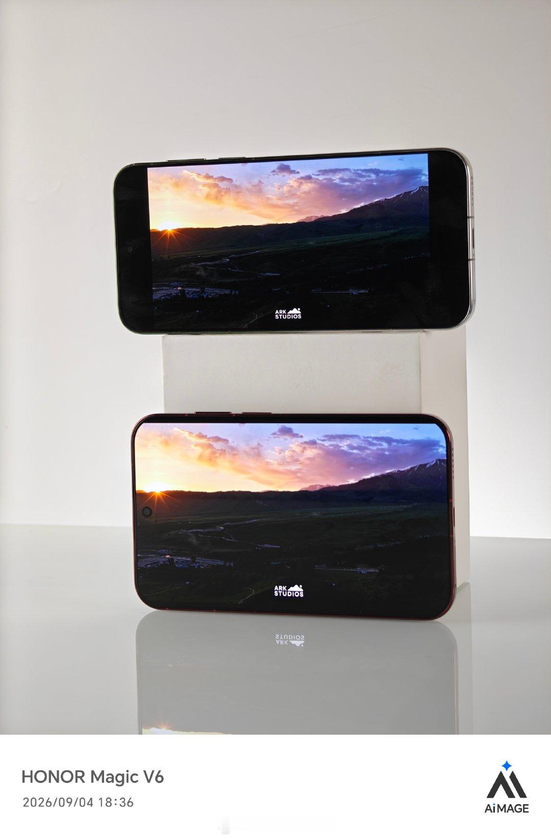 早鸭！来感受一下华为Pura X  View和华为Pura90 Pro Max的画面对比，同样的视频X View这种阔屏已经撑满了画面，而普通直板手机只能两边空着，对于强迫症来说确实阔屏手机更友好！#新机来了##新品驾到# ​