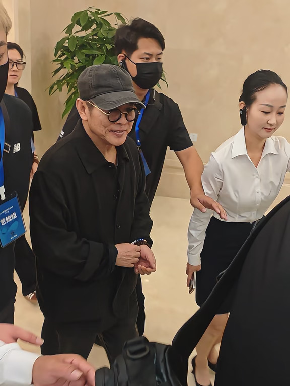 李连杰，邯郸活动出发