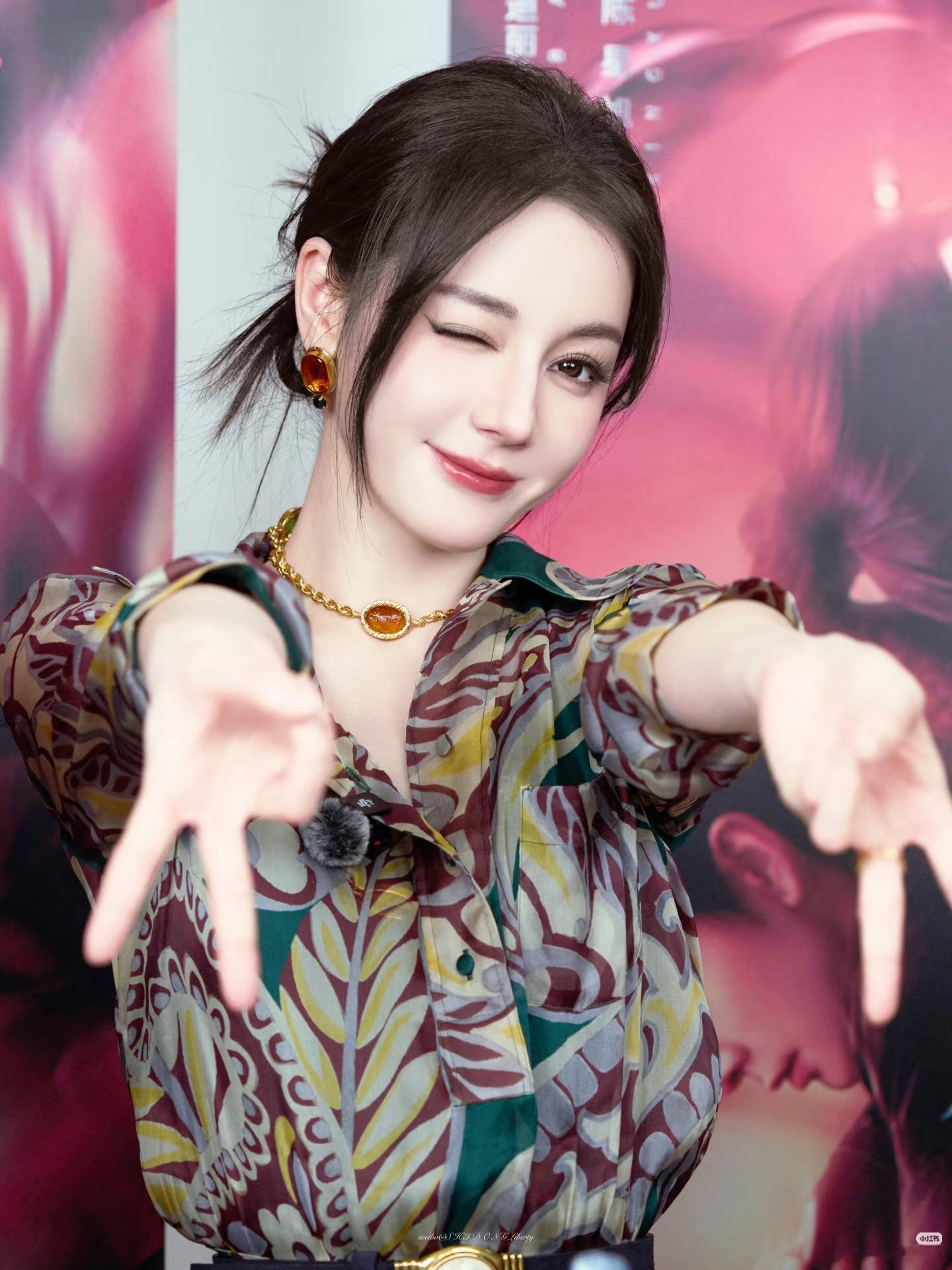 迪丽热巴太美啦，人间大美女 红毯上的暗夜玫瑰🌹