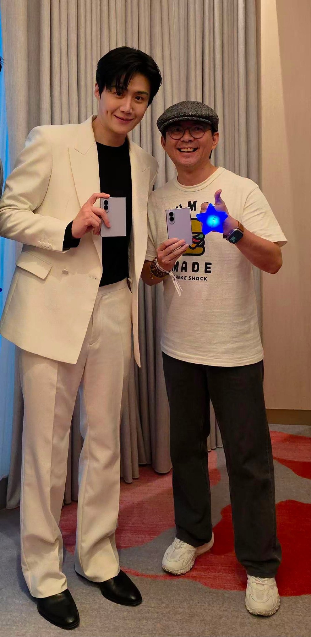 #金宣虎[超话]#  
台北三星活动 新增一张合照 ​