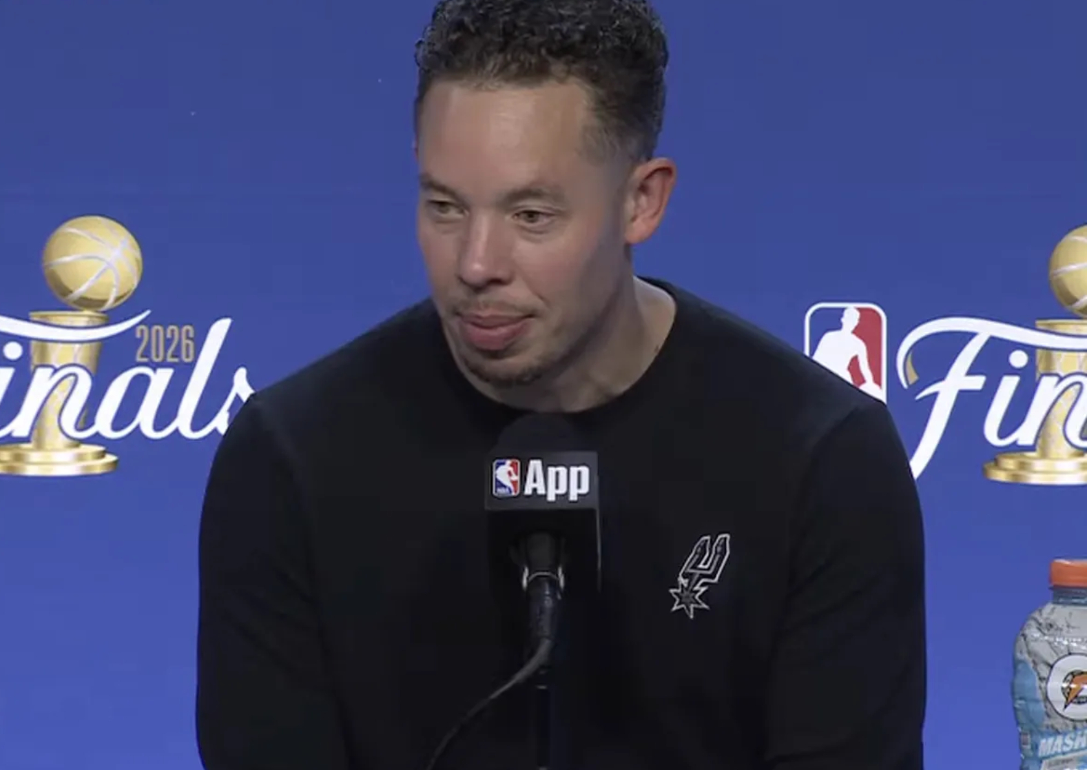 米奇采访全文：文班半场4次出手不可接受，末节反扑展现坚韧  今日NBA...