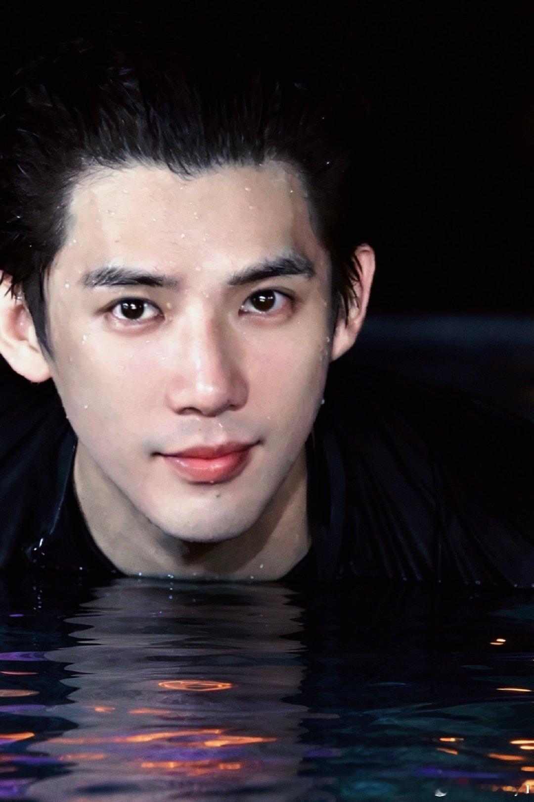 #王安宇[超话]#  
·#王安宇 错不起都是我的对#
·#胡先煦问王安宇黄景瑜是不是阴阳我#
·#白敬亭王安宇中间不能隔人#
王安宇你给人曹可凡老师画出来干啥呀！

是故意的  还是不小心 ​