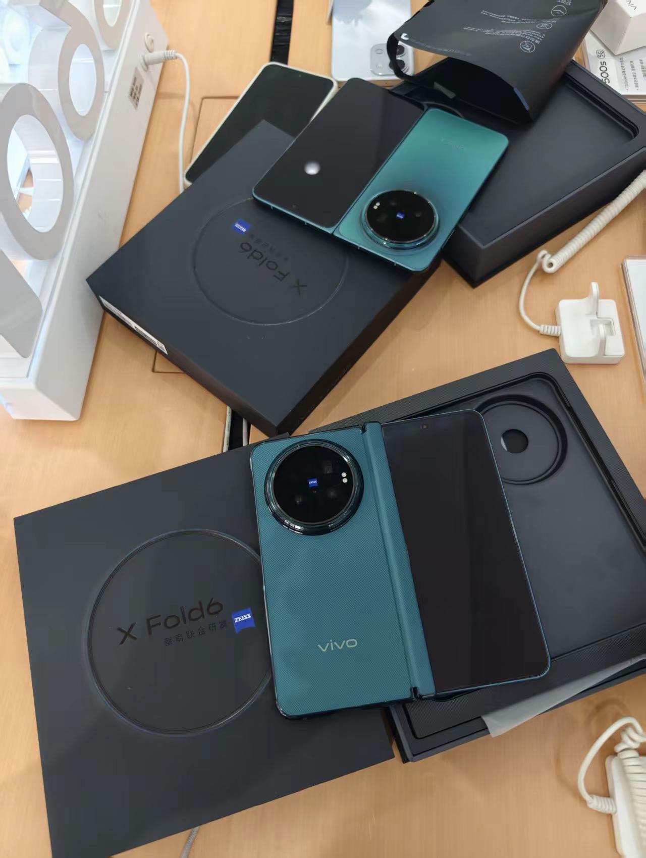 xfold6  提新手机 好看的不只是手机