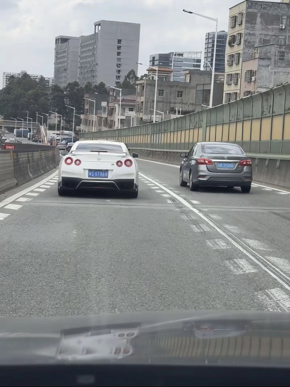 两大神车同时出现了