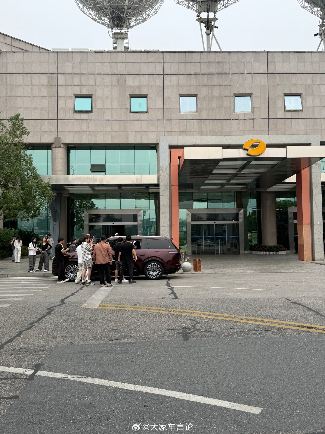 厉害的网友分享领克900L要来了，还有后轮转向呢。 ​
