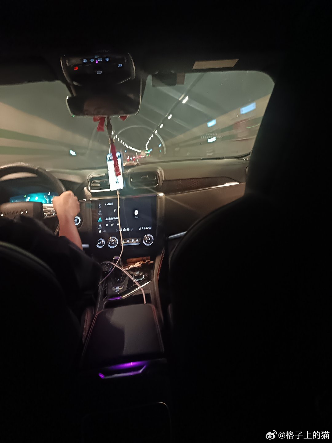 今天搭车子返程了
不然要等到七号才能回家，太晚了。还是要早点回去休整下。
今天路上不堵车，很畅通。

#河南交警发布8条返程易堵路段# ​