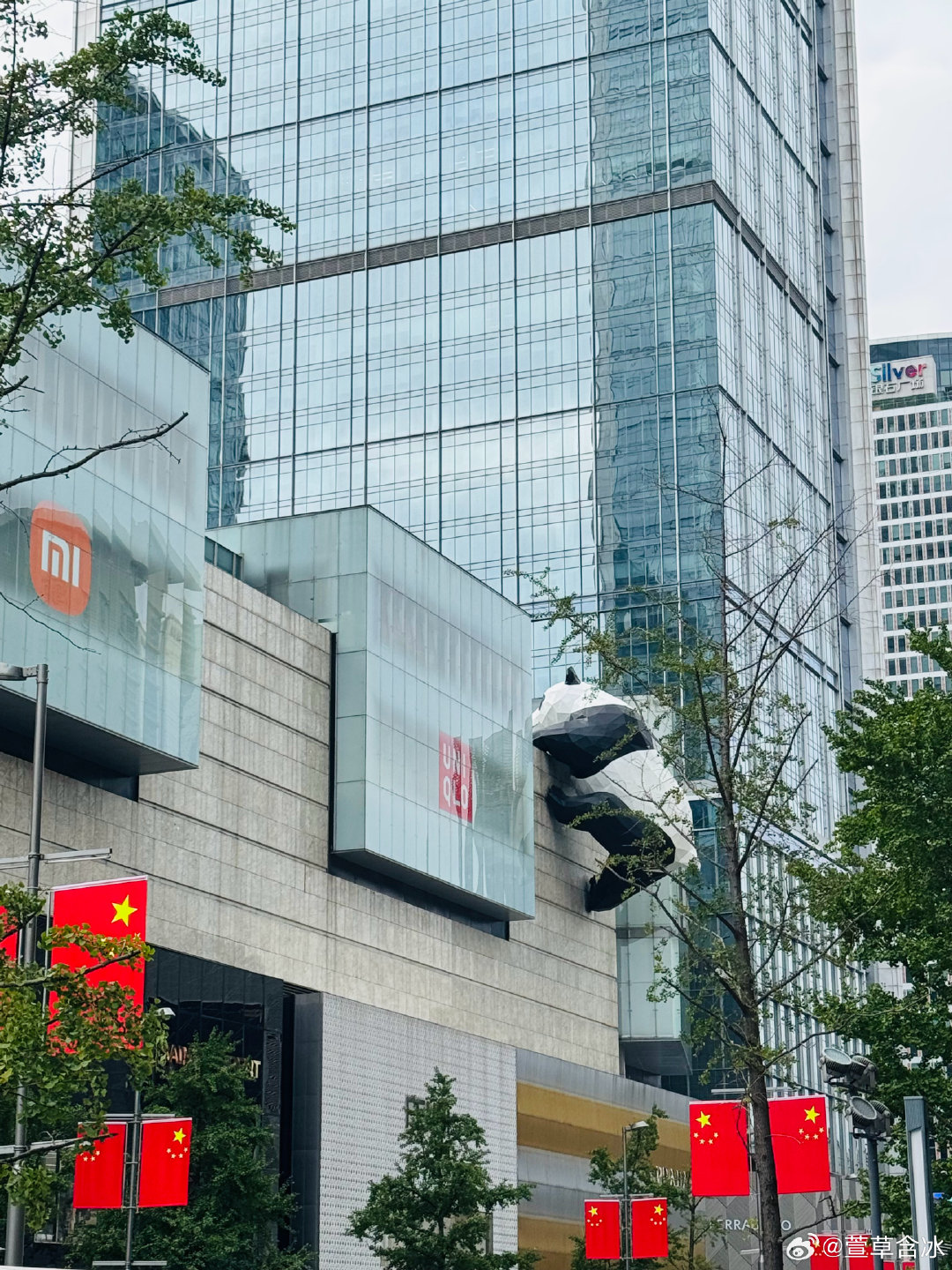 蓉城一天
逛了步行街，买了熊猫周边，看了川剧变脸，吃了成都火锅
打道回府咯～ ​