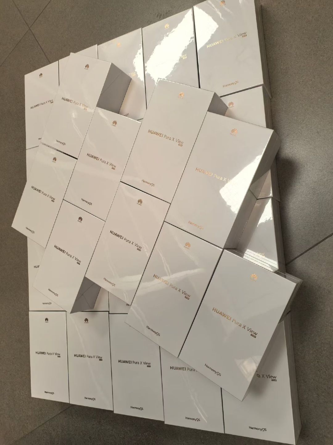 华为Pura X View到货，手机有优惠，官方保险享折扣
一年期Care+  359
两年期Care+  629 
一年期延保229

可搭配购买，手机优惠具体颜色内存私询。如已经其他平台购买手机，激活七天内可找我们优惠价购买官方保险延保[坏笑] ​