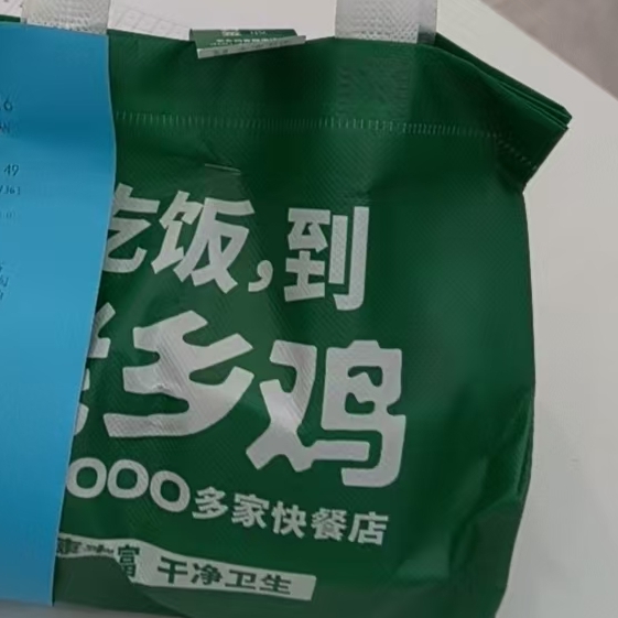 宁可直中取，不可曲中求，跑外卖该怎么权衡？
 
一直很喜欢一句老话：宁可直中取，不可曲中求。
 
干外卖这些年，我对这句话的体会，一天比一天真切。
 
出来跑单，谁都想堂堂正正挣一份辛苦钱，没必要委屈自己。我也不愿意为了维持所谓的账号数据，硬接那些单价低、路线绕，一堆琐事缠身的单子，就盼着系统往后多