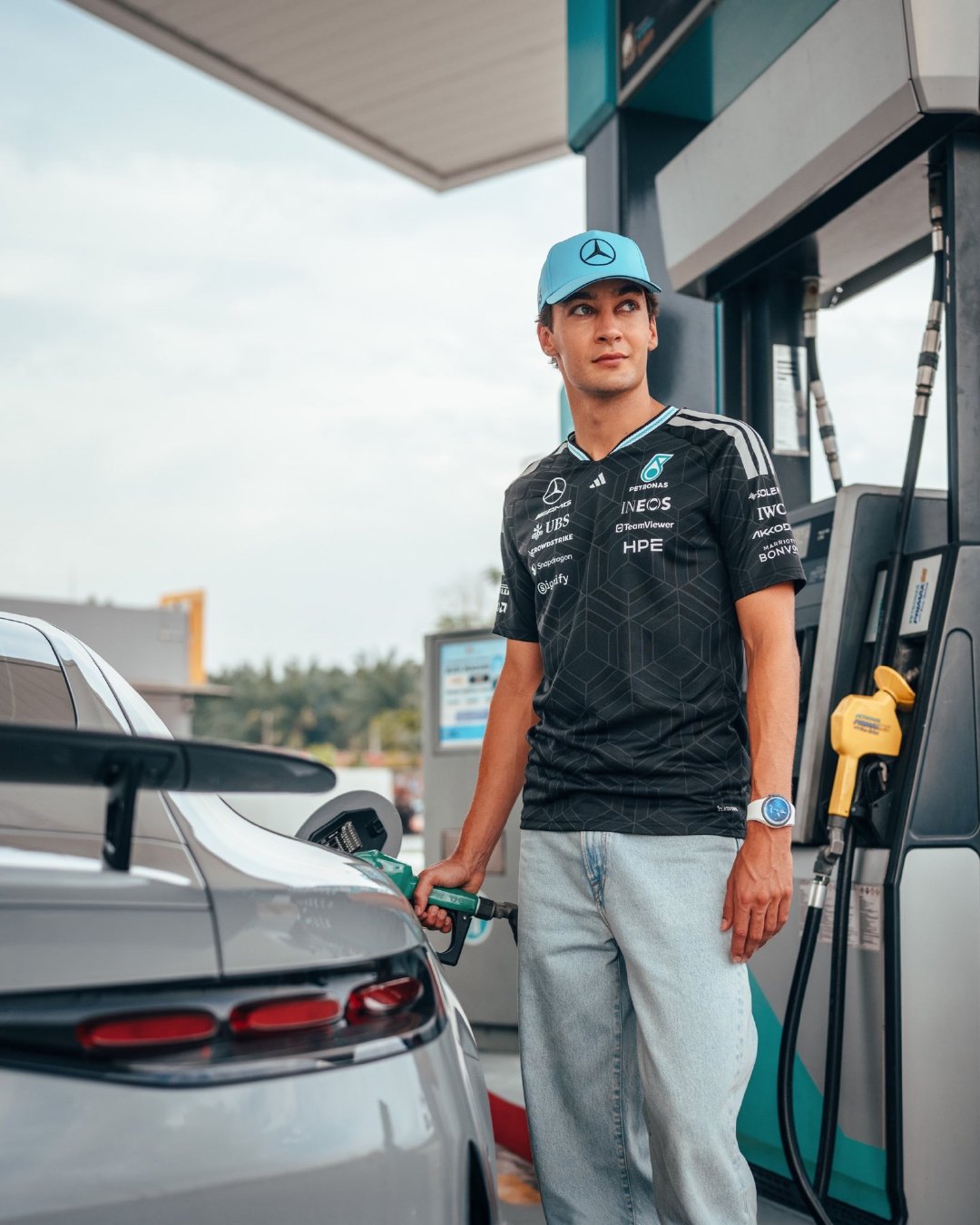拉塞尔加油（物理）3.0

via.mercedesamgmotorsport ​