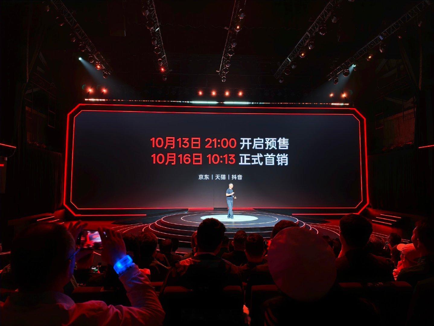 #阶跃手机发布# STEPX Neo售价发布，Token计划+硬件整体打包3999元，今晚21:00就开始预售，搭载骁龙8处理器，只有一个16+256GB的配置。你觉得咋样？ ​