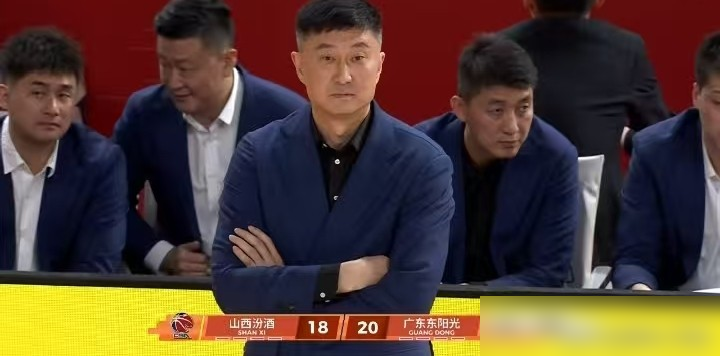 7万美元的尼克斯，成了广东队心里的那根刺。 当初传闻要来广东队救火的...