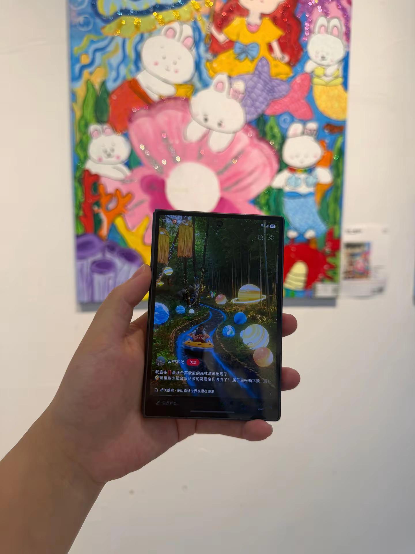 黑边不存在的，屏幕过度拉伸不存在的，排版混乱不存在的……用三星 Fold 8 各种主流app，都没有出现软件不适配的情况了