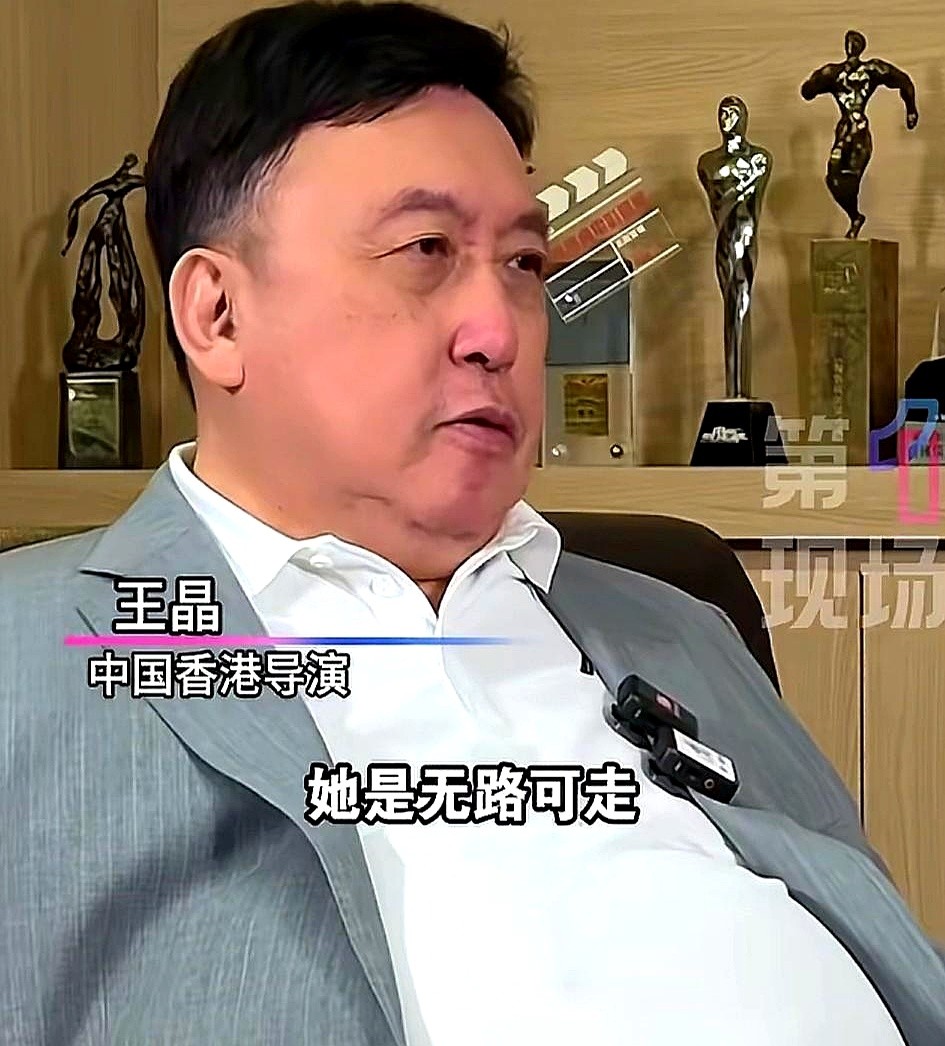 2020年那个连观众都没有的封闭球馆里，湖人队硬是捧回了队史第17个总冠军。

那年比赛全在奥兰多迪士尼的园区里打，球员们每天只能死磕篮球。湖人队一路杀进总决赛，最后4比2把热火队拿下了。

詹姆斯那是真拼命。总决赛第六场直接砍下28分14个篮板外加10次助攻，把最有价值球员的奖杯抱回了家。这可是他