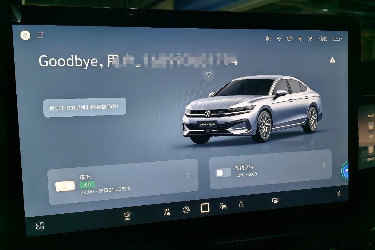 迈腾PHEV
黄金超混更适合日常
最近比较关注一汽大众迈腾PHEV，这次最大的变化还是动力系统。搭载第二代黄金超混系统，采用一台一点五T混动专用发动机，加上双电机组合，官方纯电续航达到一百六十二公里，综合续航超过一千五百公里。平时上下班可以多用纯电，周末跑远一点也不用担心续航问题，这种油电 ​