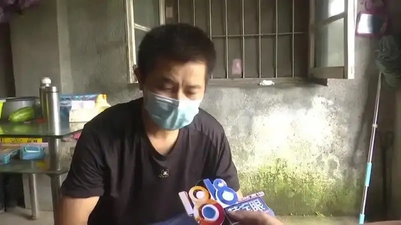 789万被骗光后，骗子还发来一句“你是我最大的客户”

最近浙江嘉兴海盐这起诈骗案件，看过报道的人大多心里五味杂陈。当事人陈先生靠着跑货拉拉、经营小生意，整整二十年省吃俭用，一分一分积攒下789万积蓄。

这笔浸透汗水的养老钱，仅仅六天时间，就被诈骗团伙尽数卷走。

骗子在得手之后，没有半分愧疚，轻