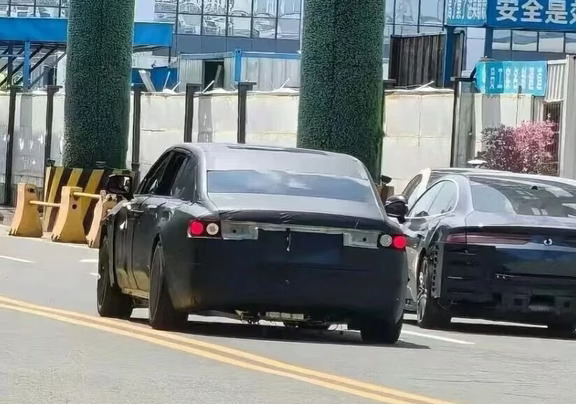 仰望旗舰轿车测试车