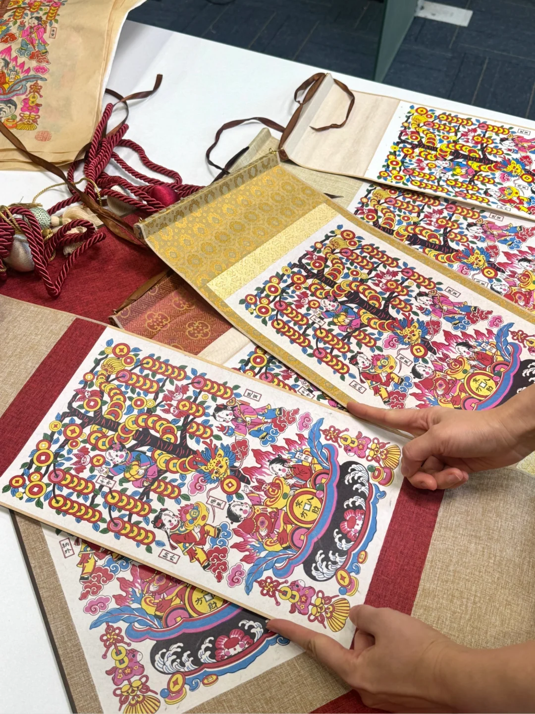 被这张马年版画萌到🥹求你给它取个名字！