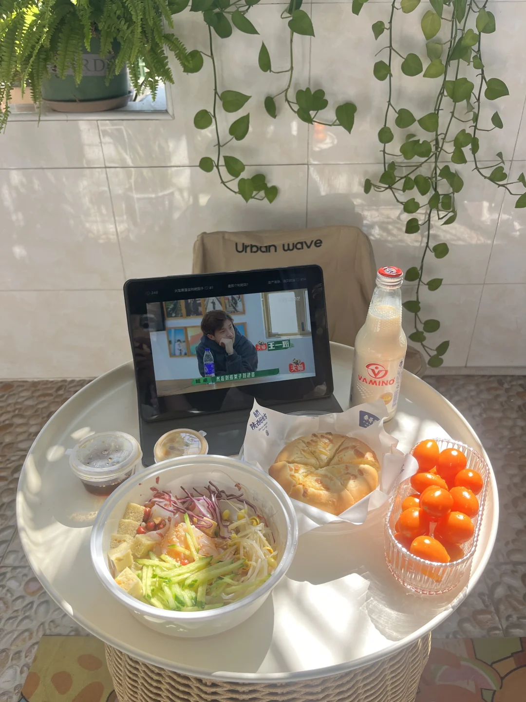 这么好的天晒着太阳吃外卖就是舒服～