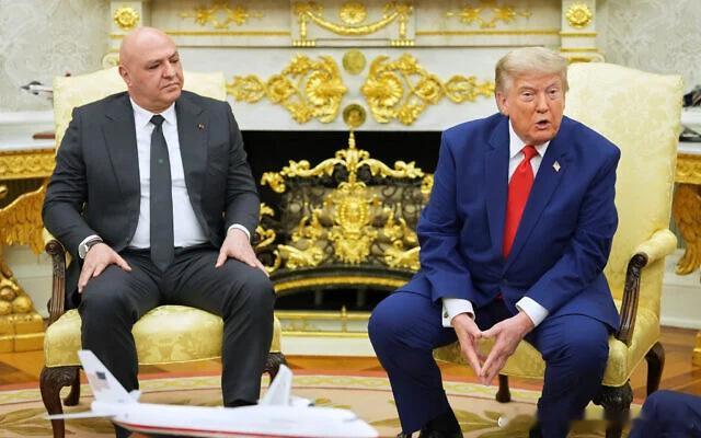 黎巴嫩总统奥恩周二在华盛顿会见美国总统特朗普，宣布黎巴嫩将永久结束与以...