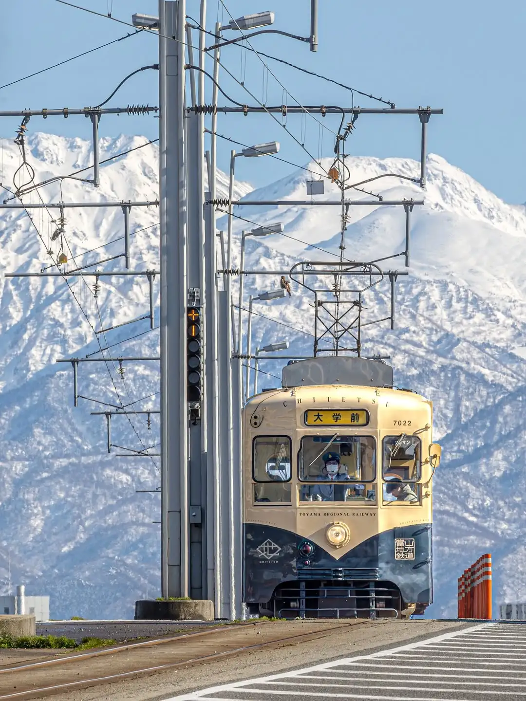 无需滤镜！富山这站电车出片率 100%🏔️