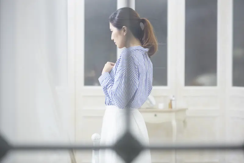 现代女性和过去女性对待婚姻的看法在诸多方面存在明显差异，这反映了不同时...