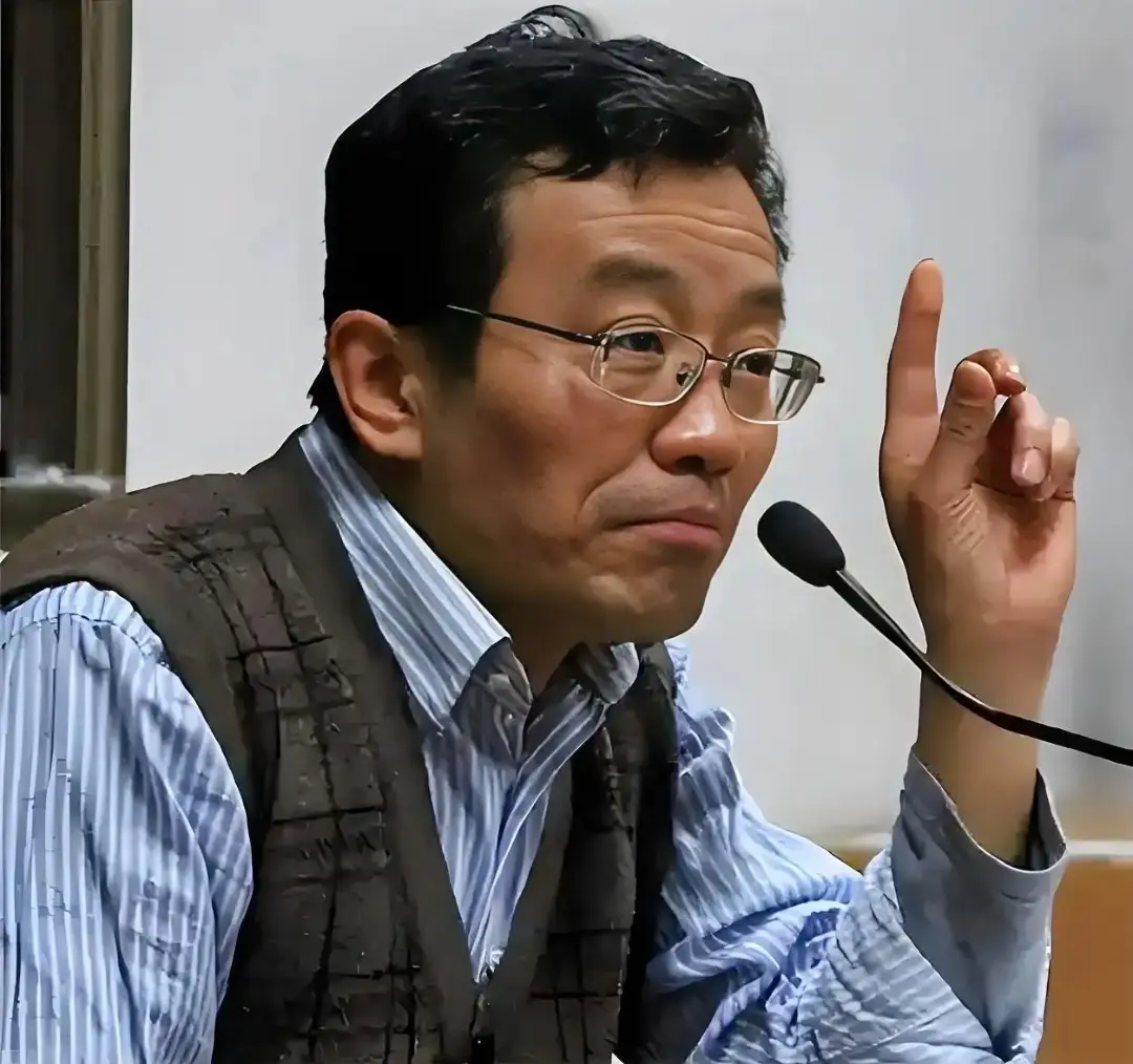 复旦大学王德峰教授：
​“如果我的儿子在饭店里面端盘子，我认为他这个人生并没有失
