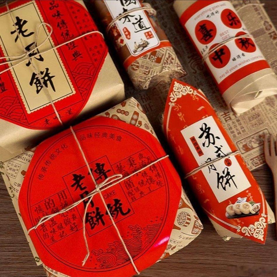 这更像是新国标对命名提出硬性要求后，商家在合规与精准营销之间找到的平衡，而不仅仅是个玩笑。  一、监管倒逼：名称必须与馅料“实名绑定”- 新国标核心要求：根据2024年4月起实施的GB/T 19855
