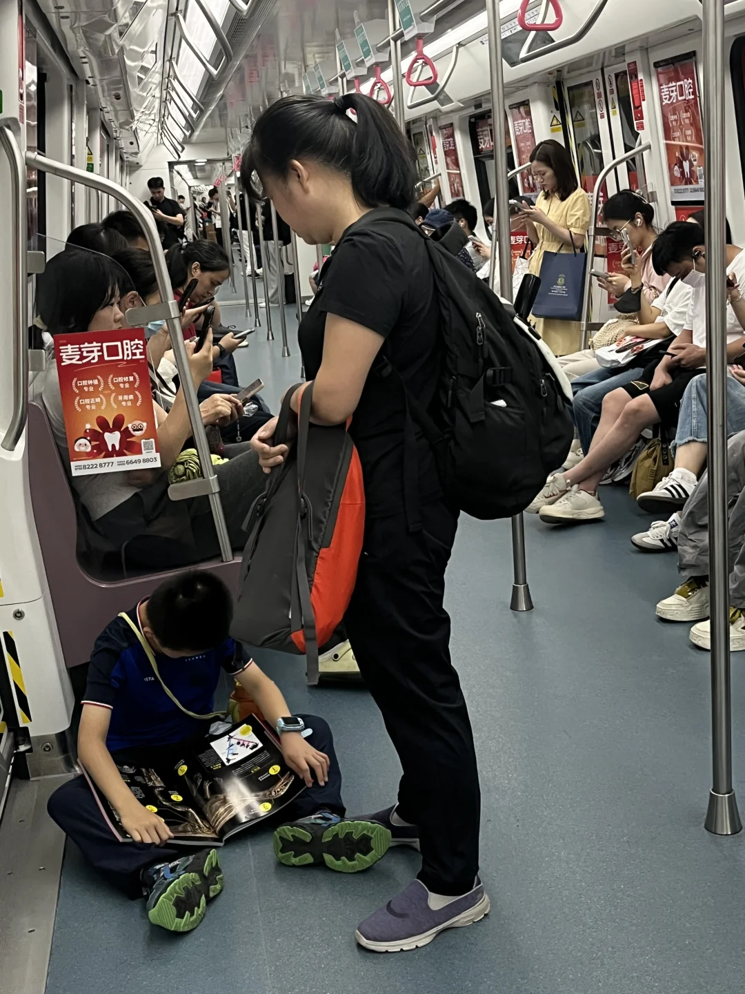 随地“看书”，这也是一种松弛感吧😂