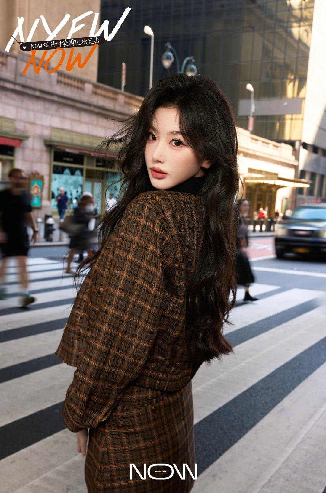 一个路口，一次偶遇。
出现在纽约街头，
故事有了新的地址。

#MarieClaireNOW##孔雪儿纽约时装周##孔雪儿# ​​​​