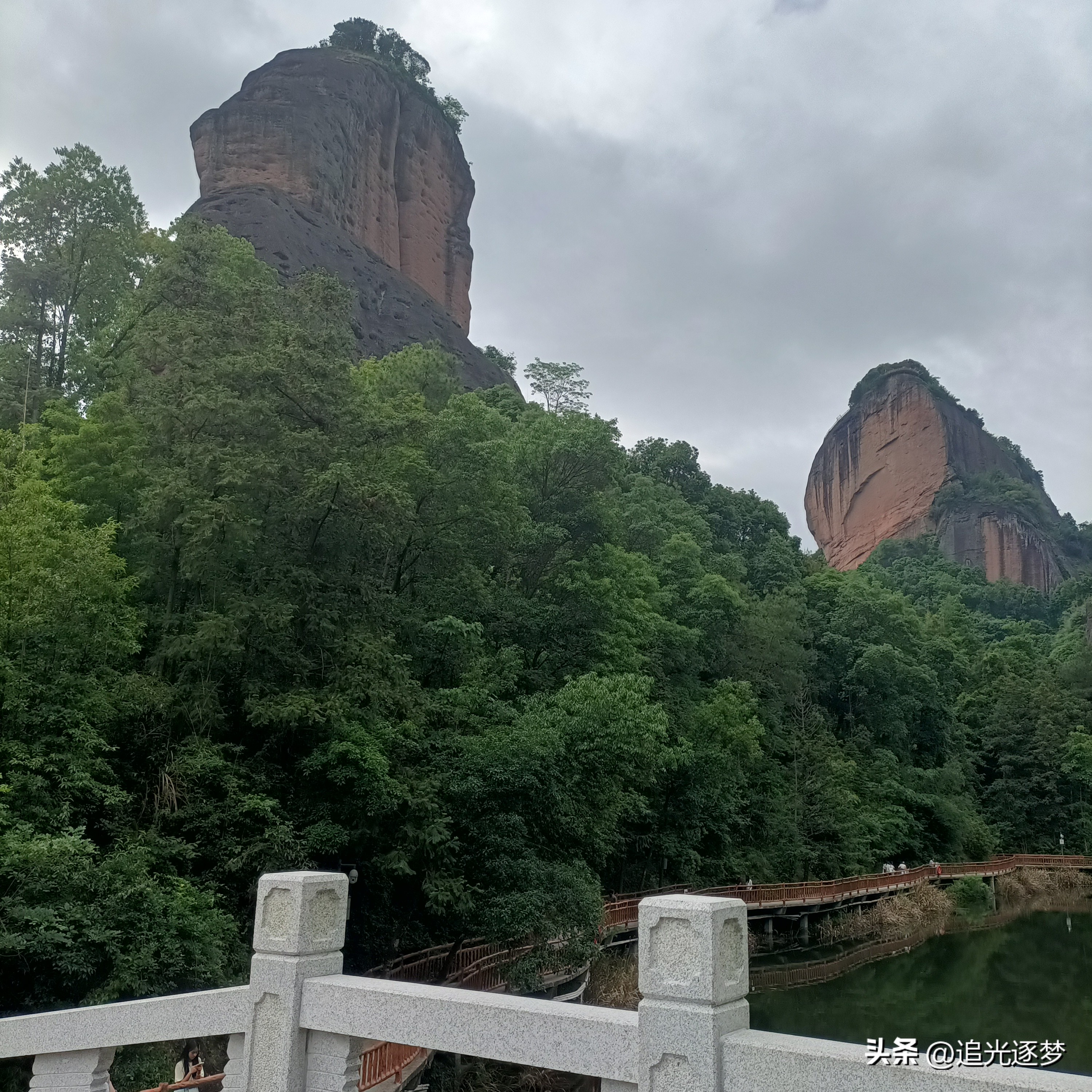 ✅核心要点
 
1. 底盘异响：下摆臂胶套老