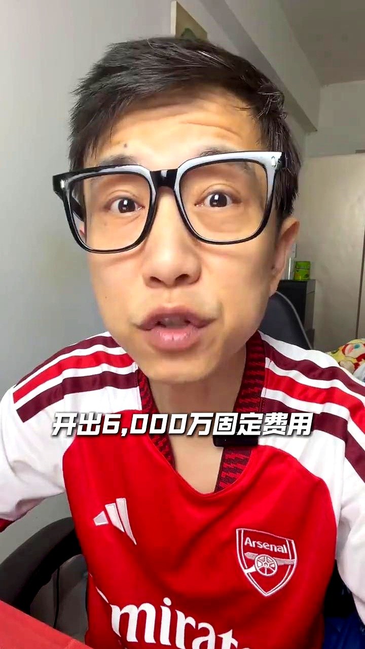 去年要价1亿，脚踝一伤直接砍到6500万，曼联这笔账算得真精。

喀麦隆后腰巴莱巴正收拾行李去曼彻斯特体检。6000万固定加500万浮动买下这台22岁的左脚推土机，曼联盯了整整两年。

8月韧带受伤让交易差点黄了，复查发现是轻伤，月底就能踢。布莱顿只能降价放人，曼联趁机捡漏。

算上桑托斯和迪勒曼斯