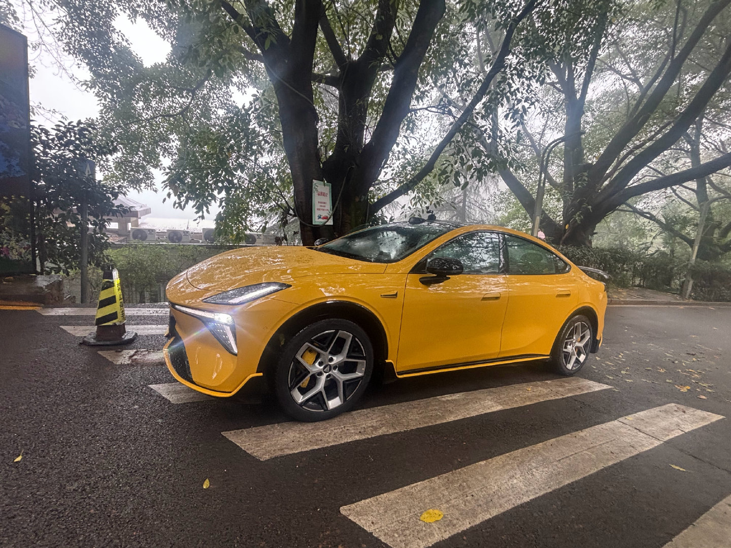 龙黄路+南山路这条路我测试好几次了
我决定把它当作常用路线
太刺激了，各种难度拉满
检验辅助驾驶是否好用，来这试试就行了
天枢领航，你牛！！
#长安天枢领航##深蓝l06# ​
