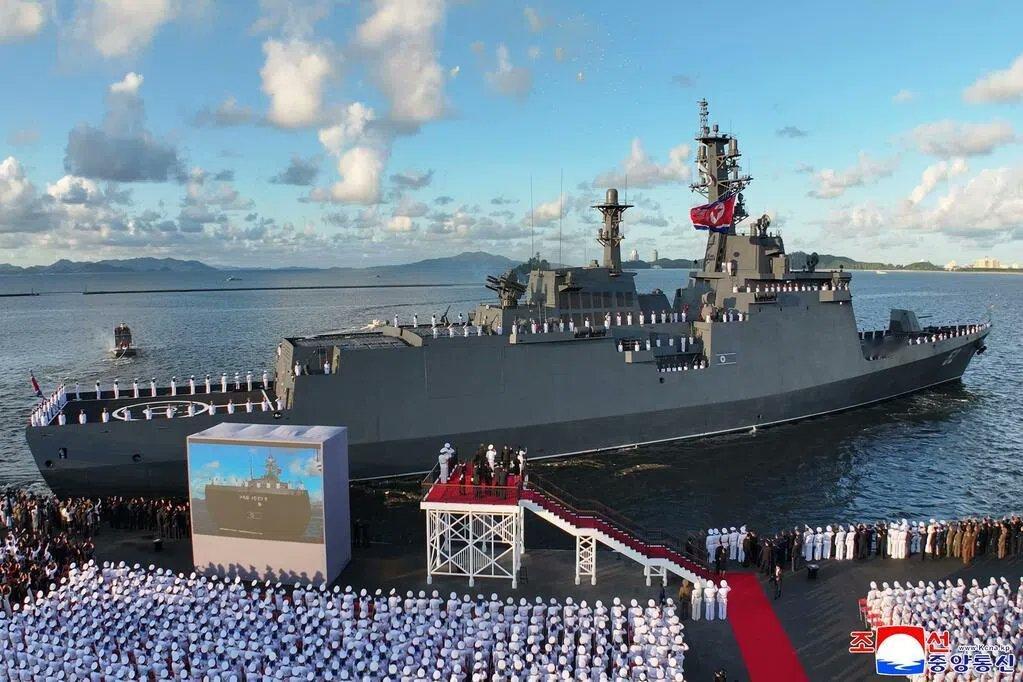 🔻🇰🇵朝鲜崔贤级驱逐舰二号舰姜健号（就是之前下水翻了的那个）正式宣布服役。
🔻这船至少看着挺像那么回事的，比USN的FFX强。

#烽火问鼎计划# ​