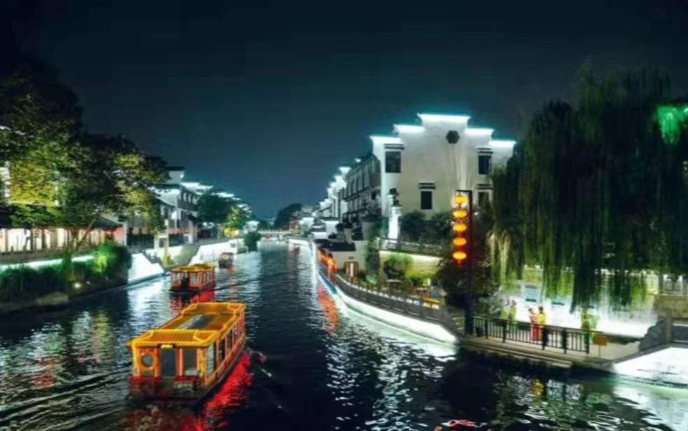 秦淮河的夜色，如梦如幻