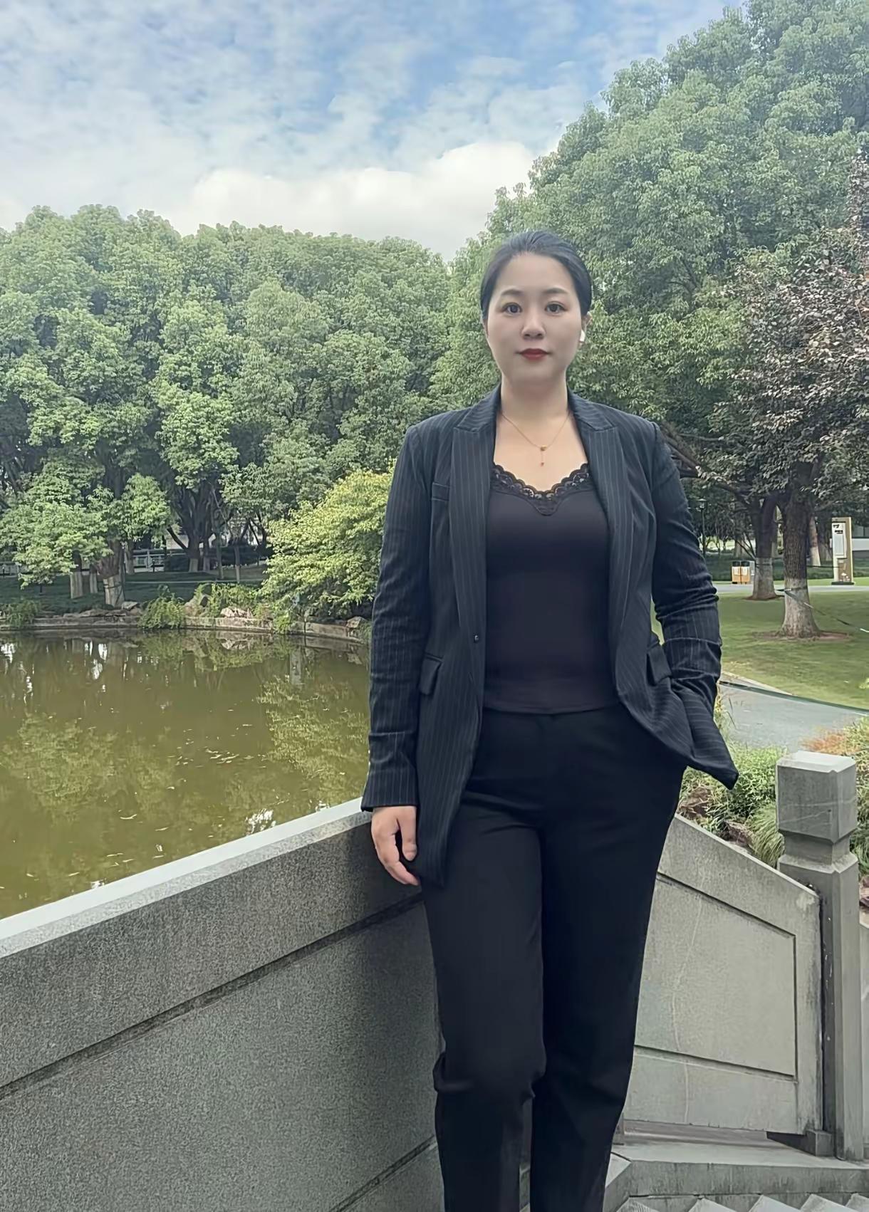 <p>街拍小姐姐穿搭秀 休闲穿搭 穿搭穿搭 <!--{img:0}--...