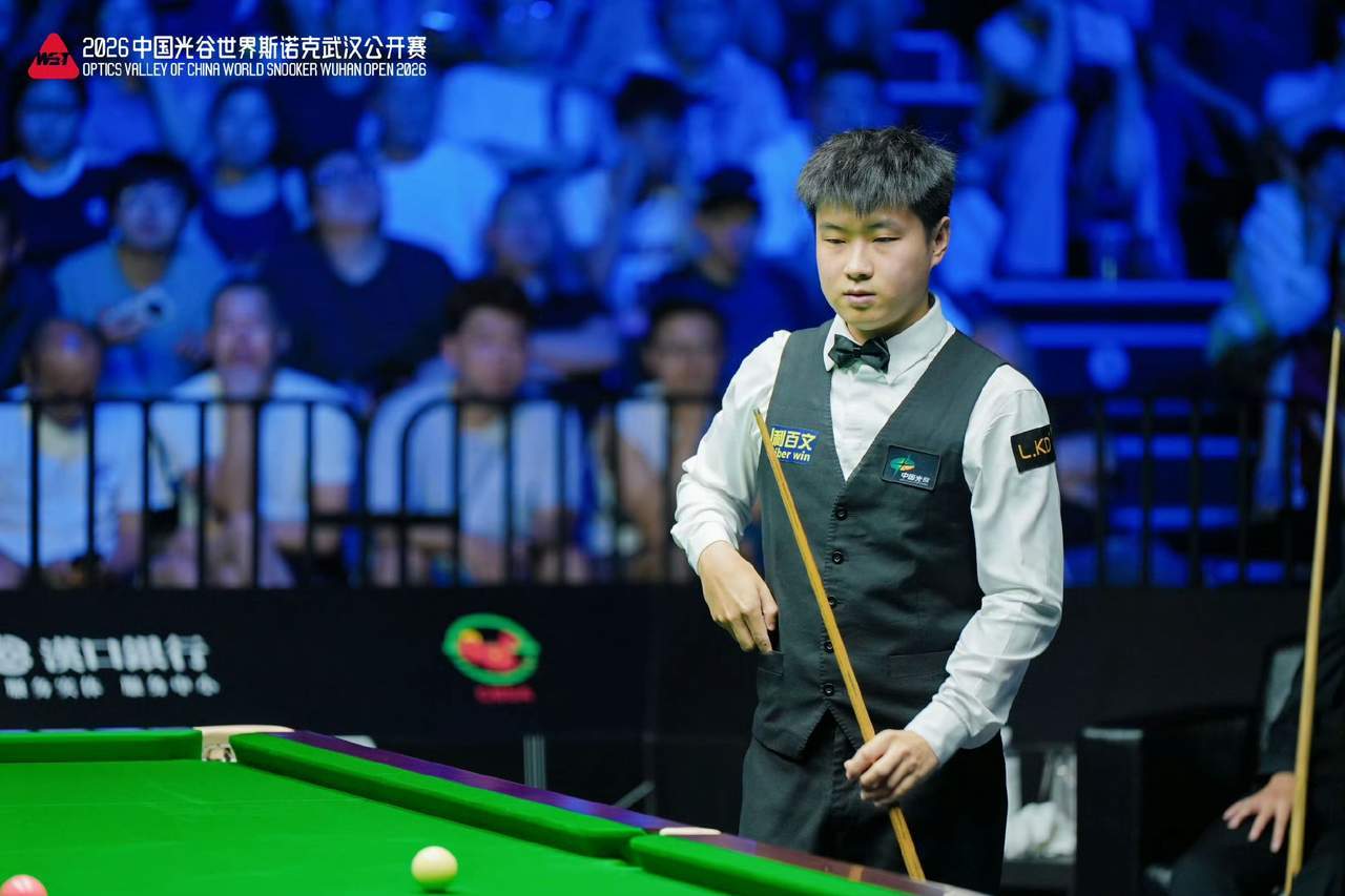 🎱武汉公开赛32进16，赵心童5‑2拿下杰克·琼斯闯入16强。开局手...
