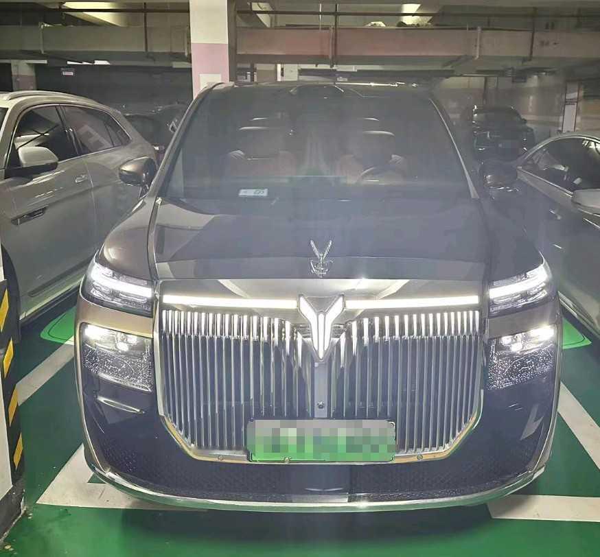 岚图梦想家9，车内藏着家庭小美好

自从提了岚图梦想家9之后，多了好多车内的家庭休闲时光。找个安静的地方停好车，超大空间一点不挤。孩子在车上看绘本玩耍，我们坐在舒适座椅上歇一歇。不用特意找景点，在车里就能享受一家人的陪伴。这台MPV，装得下旅途，也装下我们日常的小幸福。
