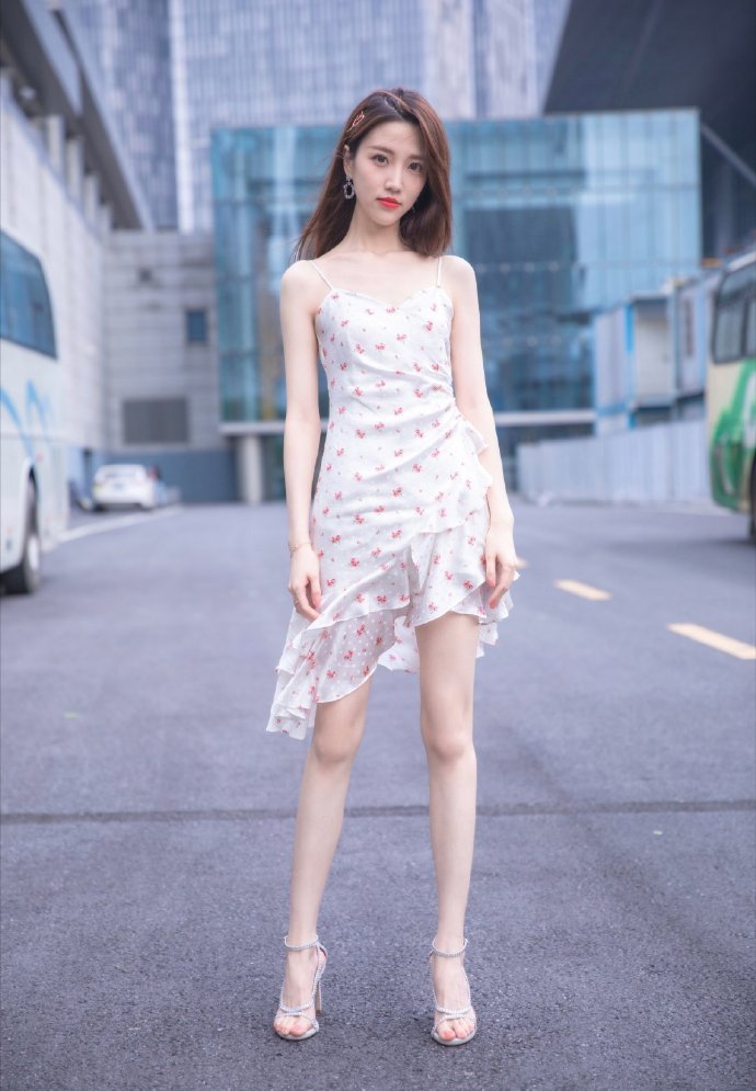 张纯烨主持界的美腿小姐姐 ​​​