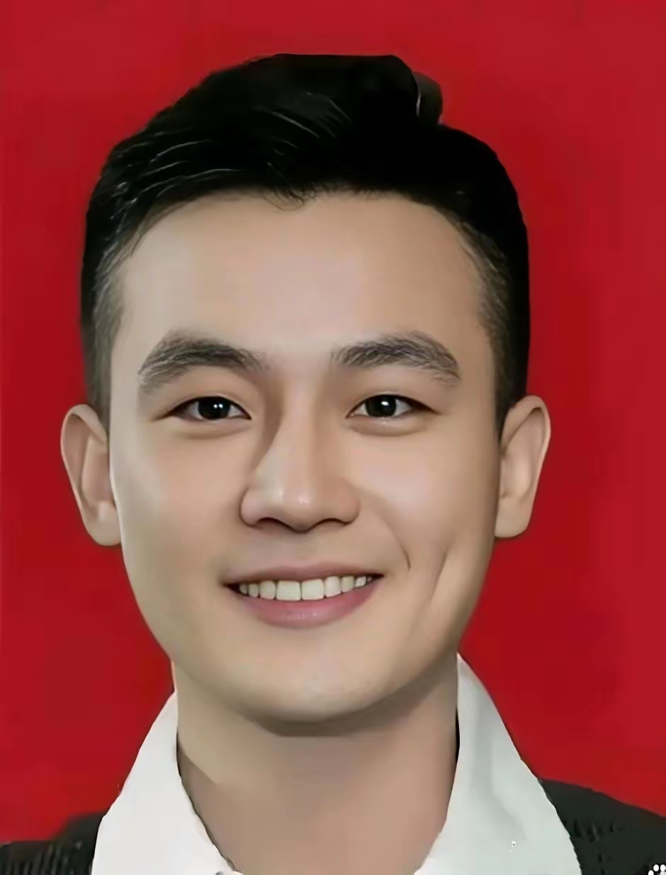 欧豪用实力向大家证明：人一定要多读书！特意去查了一下他的经历，令人意外的是，他并没有读高中，初中毕业后便去了广州市艺术学校学习音乐。读书期间，他半工半读，因家庭条件一般，所以格外努力，格外珍惜每一次学习的机会。

后来，他在中秋晚会上演唱《潮》，惊艳众人，更曾拿下快男亚军。没有显赫的学历，却从未停止