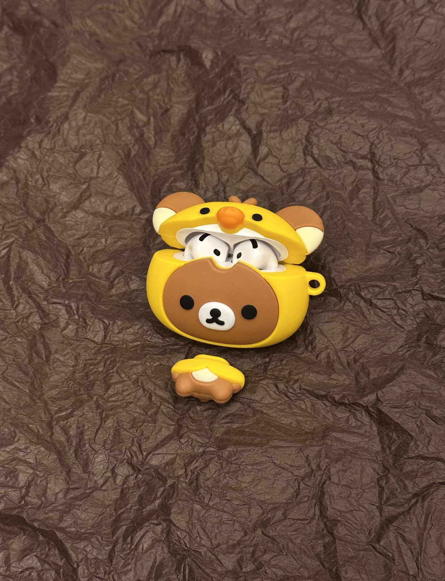 AirPods4代的轻松熊鼻孔鸡🐥🧸
#airpods4保护套 #AirPods耳机壳 #airpodspro #airpods #创意耳机保护壳 #airpodspro3 #airpods耳机壳 #鼻孔鸡 #轻松熊