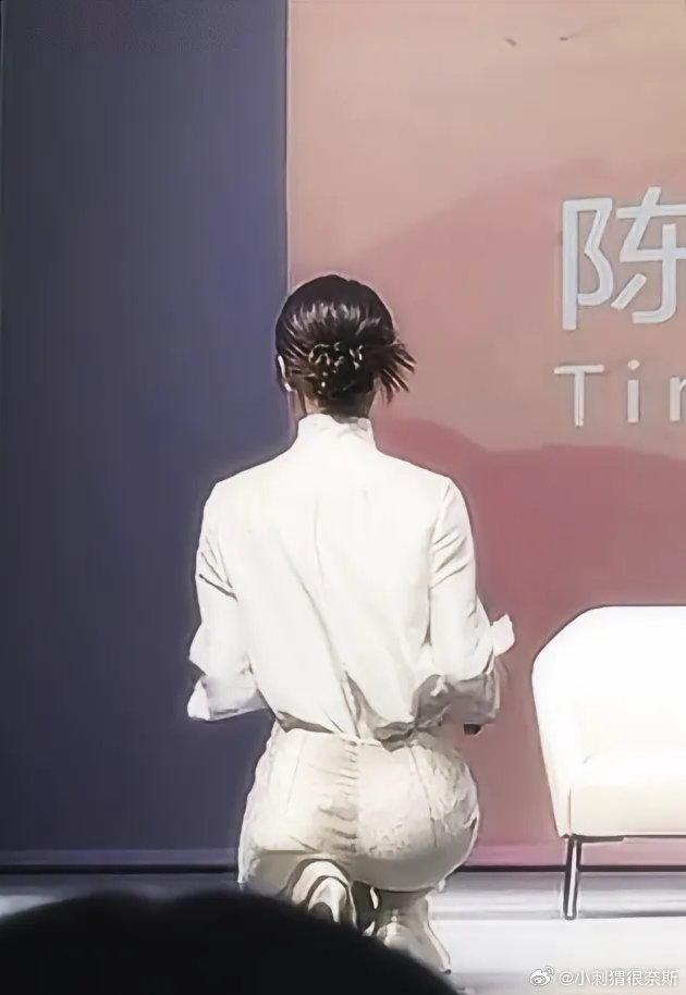 #陈丽君[超话]##陈丽君被比作年轻的红线女# [酷]#陈丽君成龙电影周最佳动作女演员# 

差11分[淡淡的]玲珑骰子安红豆，入骨相思知不知？
​