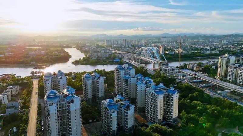 • 平陆运河9月16日建成通航，通江达海；8月燃油车零售同比降约40%，新能源占乘用车销量前十。