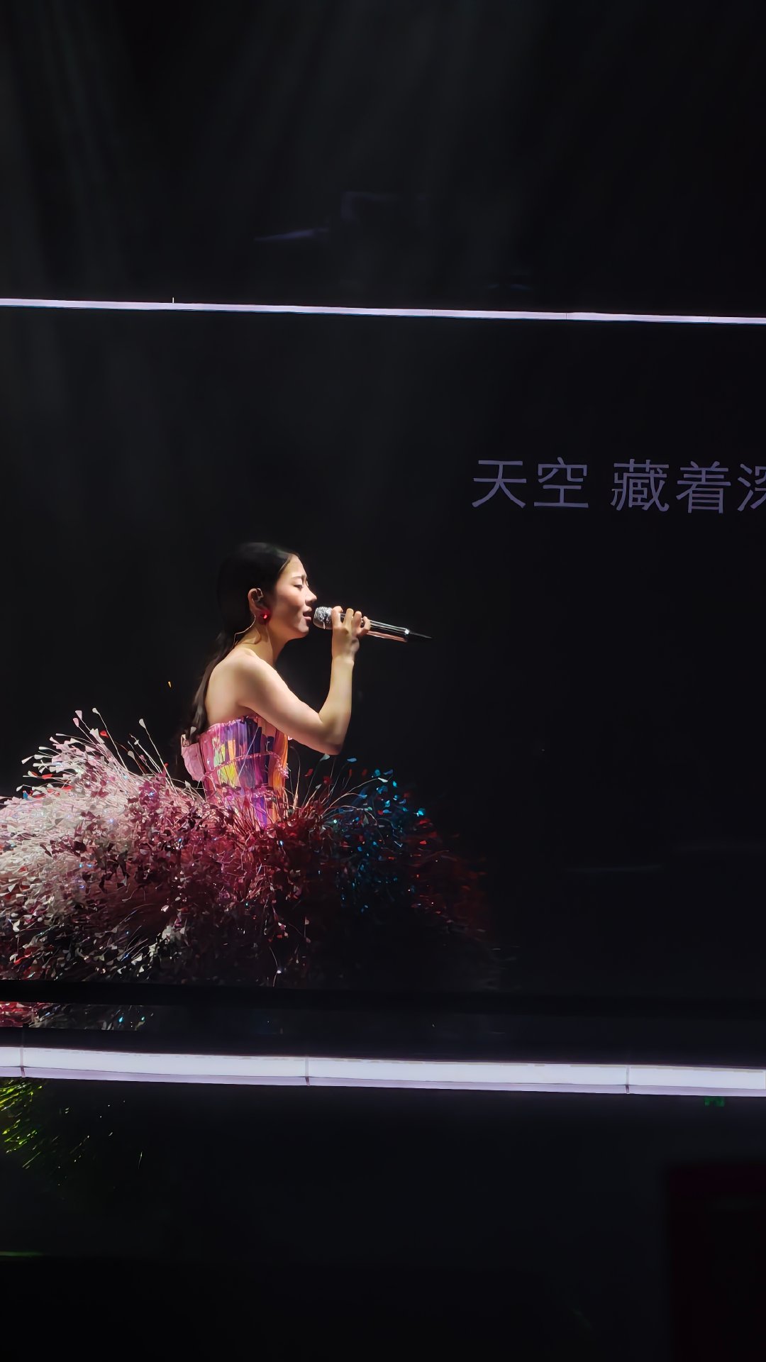 真天后，单依纯  ​